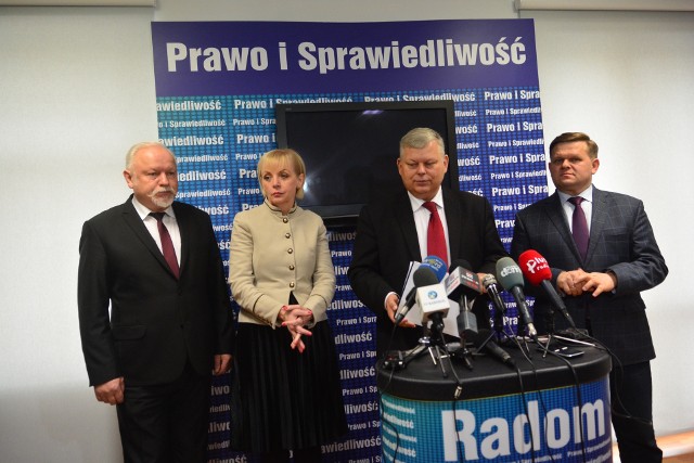 O poprawkach budżetowych mówili posłowie PiS, od lewej: Dariusz Bąk, Anna Kwiecień, Marek Suski i Wojciech Skurkiewicz.