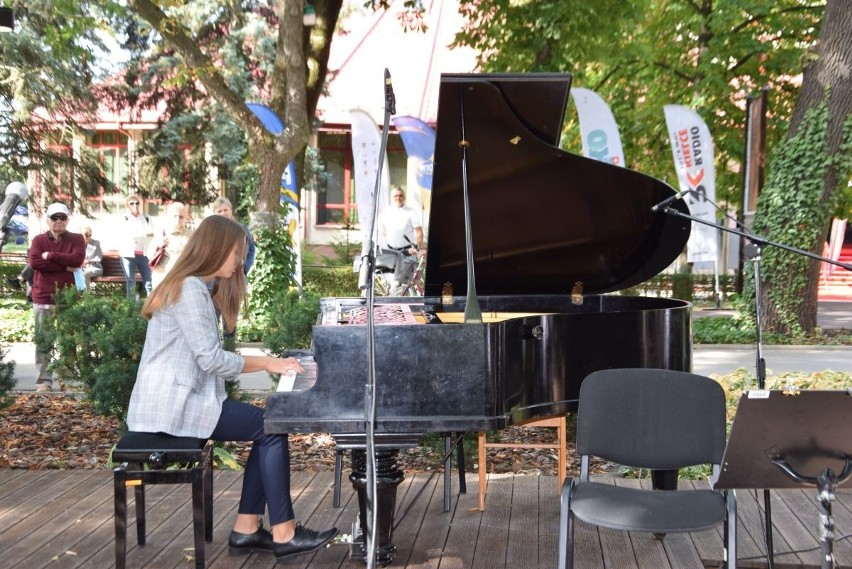 Festiwal imienia Krystyny Jamroz w Busku. Młode pokolenie festiwalowe zagrało na promenadzie [ZDJĘCIA]