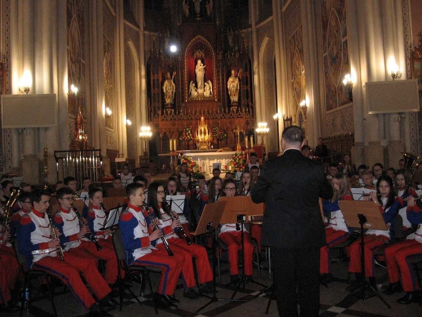 Koncert Młodzieżowej Orkiestry Dętej Grandioso w radomskiej...