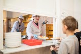 Ponad 3,7 mln złotych trafi do wielkopolskich szkół w ramach programu "Posiłek w szkole i w domu". Sprawdź, jak skorzystać z programu
