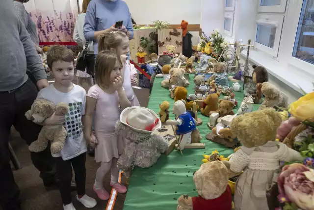 Światowy Dzień Pluszowego Misia w bydgoskim Pałacu Młodzieży w tym roku pod hasłem „Warsztat Pana Misia”. Na misiowej wystawie od 21 do 27 listopada będzie można zobaczyć ponad 400 pluszaków! Wstęp wolny