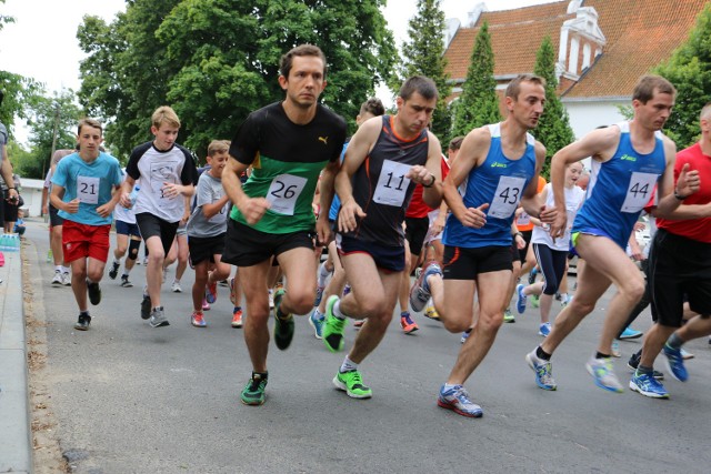 Prawie 60 biegaczy wzięło udział w kategorii open podczas Biegu Papieskiego w Służewie