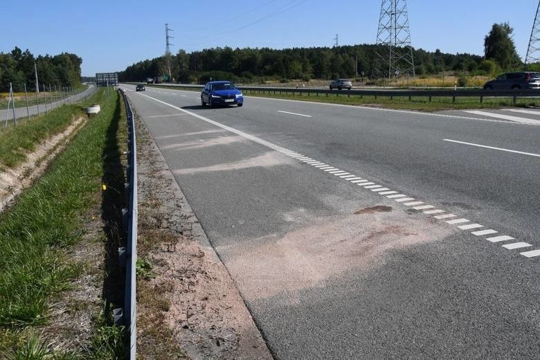 Tajemnicza śmierć 21-latka na ekspresowym odcinku obwodnicy Kielc. Są nowe wątki, policja dotarła do kierowcy  