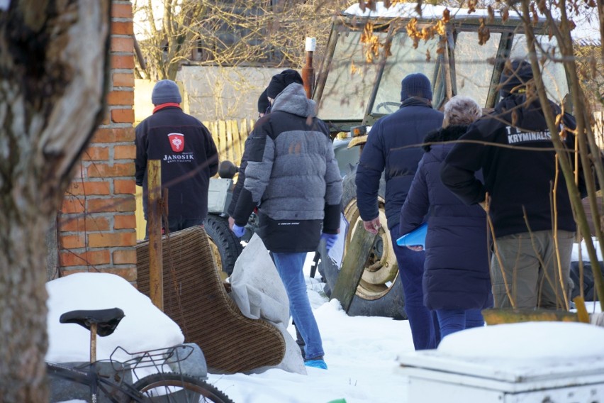 Tragedia w Zdziechowicach. Na posesji znaleziono fragmenty zwłok. Reszta ciała została spalona! (ZDJĘCIA)