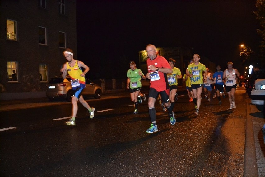 Rybnik: Półmaraton Księżycowy biegło 1200 biegaczy [ZDJĘCIA]