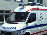 Zderzenie roweru z motorowerem w Kunowie. 52-latka trafiła do szpitala