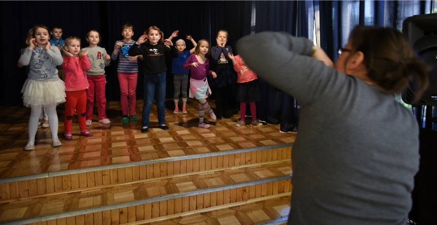 Zajęcia pozaszkolne to ciekawa forma spędzania wolnego czasu...