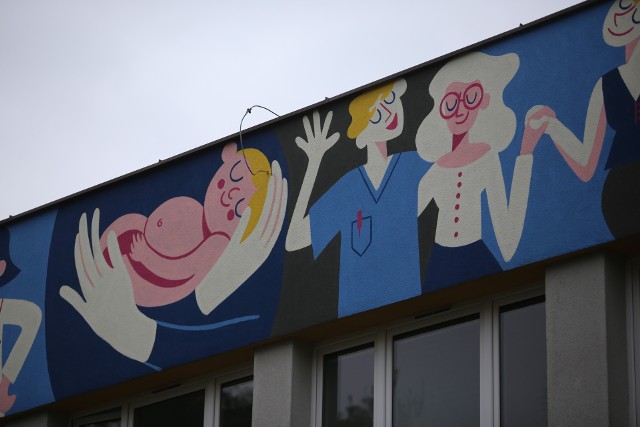 Na ścianie Uniwersyteckiego Centrum Klinicznego SUM w Katowicach pojawił się wyjątkowy muralZobacz kolejne zdjęcia/plansze. Przesuwaj zdjęcia w prawo - naciśnij strzałkę lub przycisk NASTĘPNE