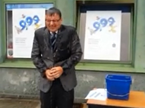 Prezydent Janusz Kubicki wziął udział w akcji Ice Bucket Challenge.