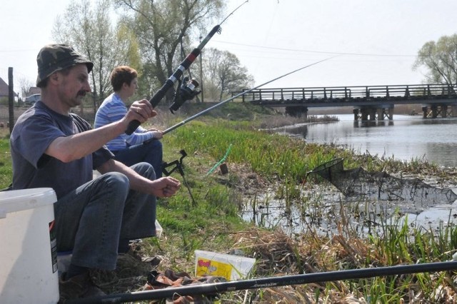 Grażyna i Bogumił Michalikowie do Uścia na rybki przyjechali aż z Głogowa