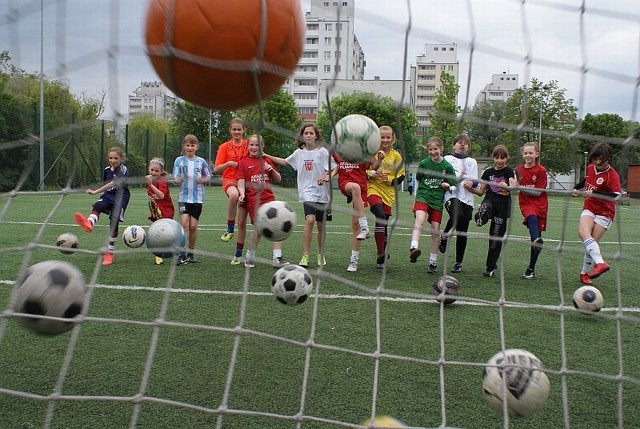 Dziewczyny z drużyny piłkarskiej SP nr 6 w Inowrocławiu już nie mogą doczekać sie Euro 2012