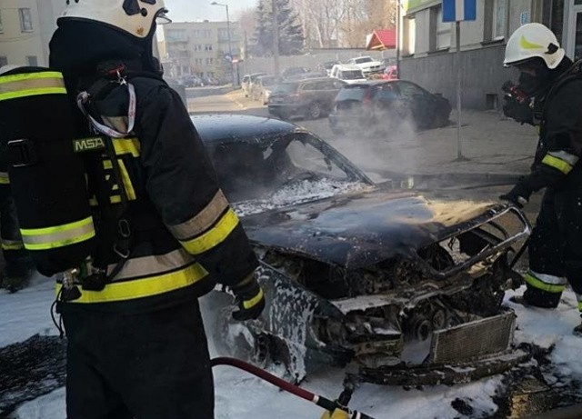 Tak wyglądało spalone audi na Dębowej w Katowicach