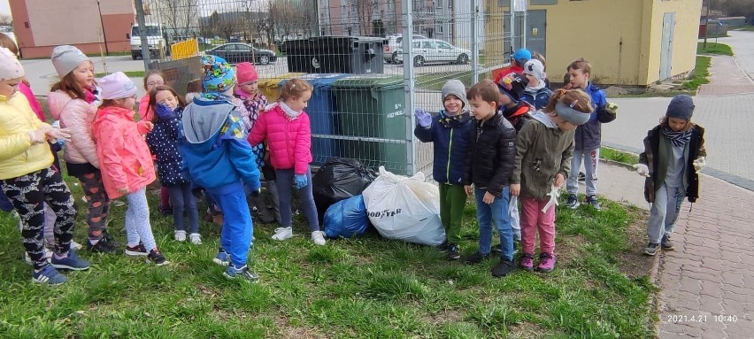 Przedszkolaki z Małogoszcza dołączyły do akcji "SprzątniMy...