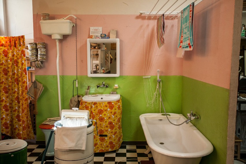 Tak w PRL-u wyglądały łazienki. Nie były to luksusy. Oto...