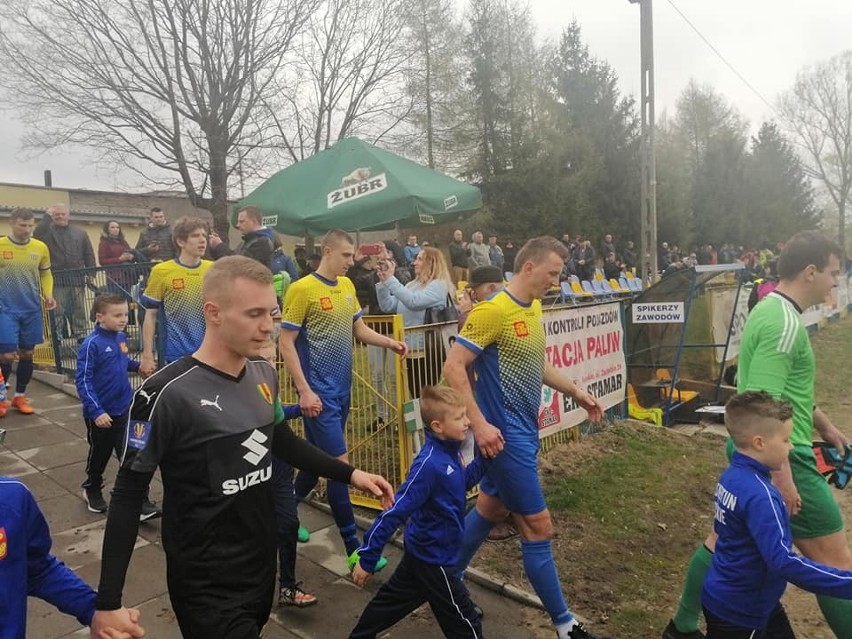 4 liga. Neptun Końskie wygrał 2:0 z Koroną II Kielce. Podopieczni trenera Waldemara Szpiegi zostali nowym liderem tabeli (ZDJĘCIA)