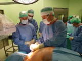 Kardiolodzy i kardiochirurdzy z USK w Białymstoku uczą się nowego rodzaju operacji – usuwania uszkodzonych elektrod wewnątrzsercowych