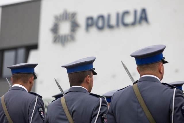 Z badania UCE Research, przygotowanego dla portalu onet.pl, że 46,4 proc. Polaków ma zaufanie do policji, odmiennego zdania jest 42,1 proc., z kolei pozostałe 11,5 proc. nie ma zdania.