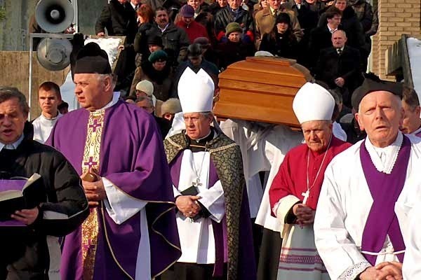 Uroczystości pogrzebowe ks. prałata Franciszka Buczyńskiego, emerytowanego kapłana, zmarłego w wieku 84 lat, od 30 lat związanego z bazyliką konkatedralną.