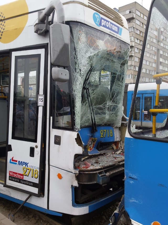 Wypadek na pl. Strzegomski, Zderzyły się trzy tramwaje: 3, 10 i 31, Wrocław. 02.06.2016