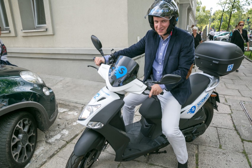 Od marca w Krakowie będą jeździć miejskie skutery