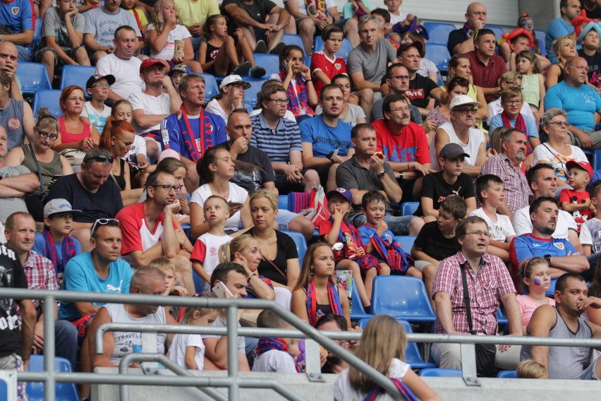 Piast Gliwice – Zagłębie Lubin 2:1. Przy Okrzei nadal kibicują bez „młyna” ZDJĘCIA KIBICÓW