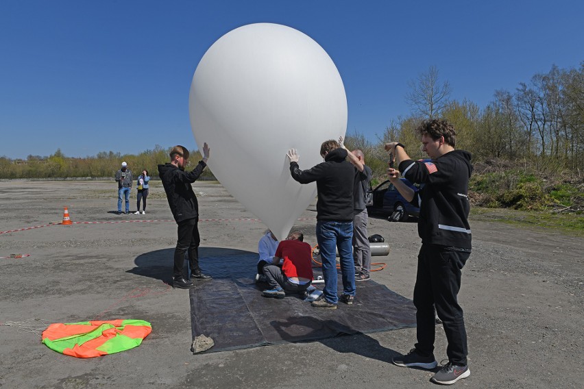 COSMO podbija i bada kosmos. Studenci Politechniki Krakowskiej znów wysłali do stratosfery własną sondę