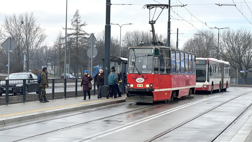 19 lutego tramwaje wróciły na nowe torowisko w Dąbrowie...
