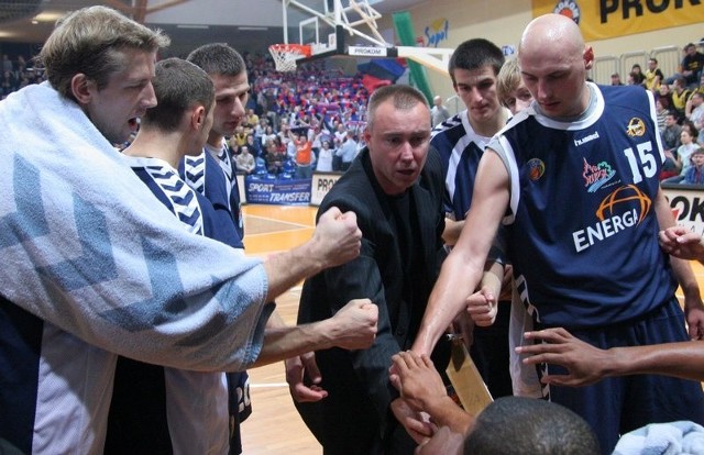 Igor Griszczuk (w garniturze) i Przemysław Frasunkiewicz (stoi pierwszy z prawej) zostali laureatami naszego plebiscytu. 