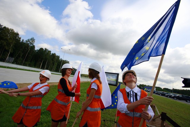 Żarska Wieś. Otwarcie odcinka autostrady A4 między Bolesławcem a Zgorzelcem. Było radośnie, ale wielu właścicielom firm budujących drogi (a potem szybko bankrutujących) uśmiechy szybko gasły