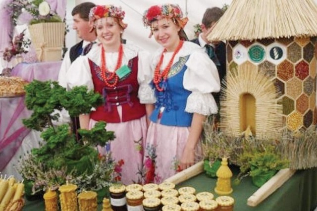 Z prawej Marta Kosala, stypendystka premiera z Zespołu Szkół Centrum Kształcenia Rolniczego w Bogdańczowicach.