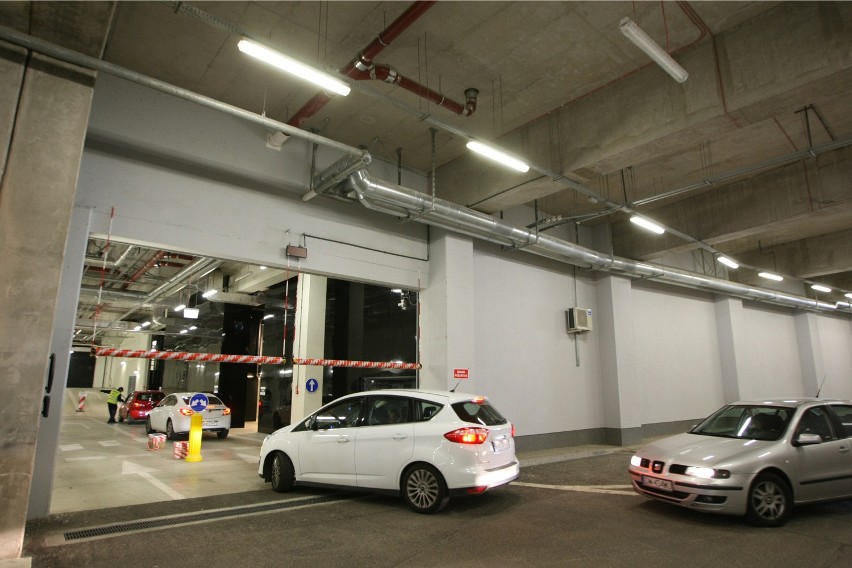 Parking pod NFM to dziś największy darmowy parking w centrum...