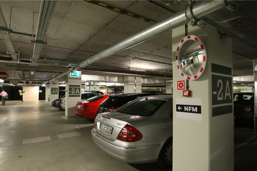 Parking pod NFM to dziś największy darmowy parking w centrum...