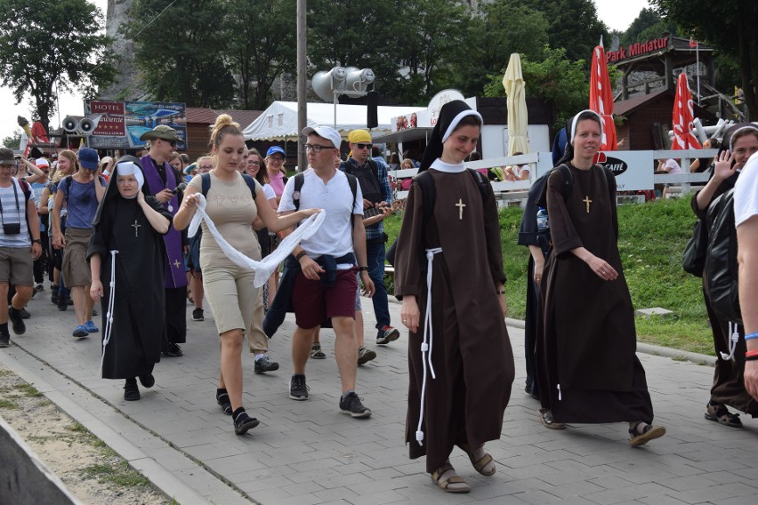 Wspólnota Śródmiejska wyruszyła z Podzamcza do Częstochowy