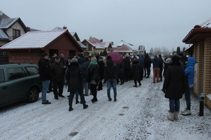 Pierwsze protesty przeciwko planom budowy drogi ekspresowej S12 w regionie. Protestują mieszkańcy gmin Skaryszew i Kowala. Wyburzą domy? 