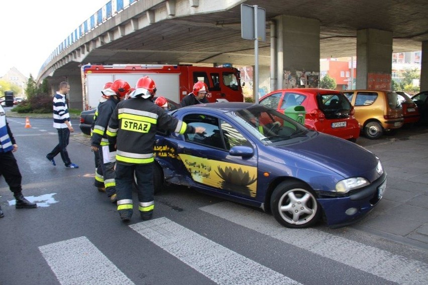 28-letni kierowca mercedesa wymusił pierwszeństwo na rondzie...