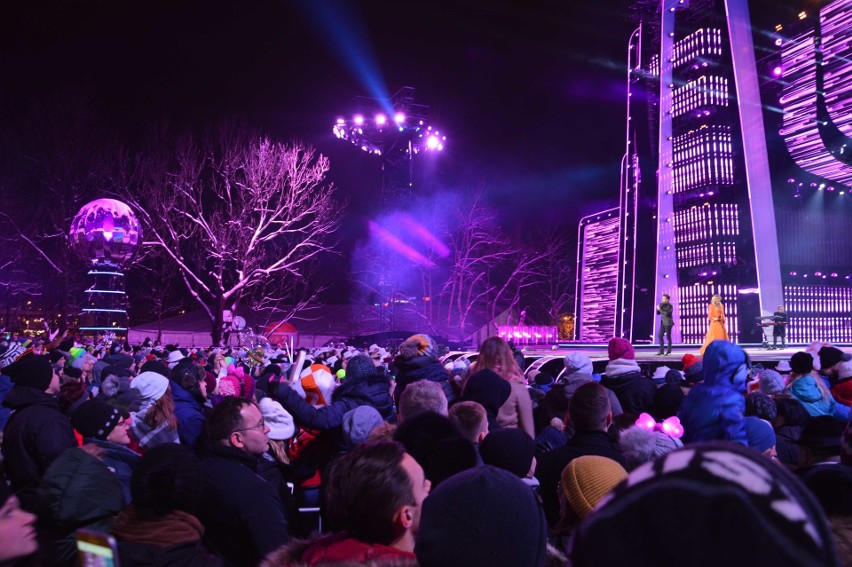 Sylwester 2018 w Zakopanem. Tak na Równi bawiła się publiczność oraz VIPy (w tym marszałek sejmu)