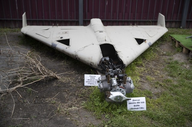 Rosyjski dron typu Shaded-136 spadł przy granicy Mołdawii z Ukrainą. Zdjęcie takiej maszyny zrobione w maju 2023 roku podczas jednego z ataków na Kijów.
