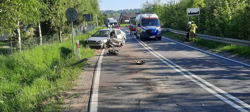 Czasław.  Poranna kolizja na skrzyżowaniu drogi wojewódzkiej z drogą lokalną 