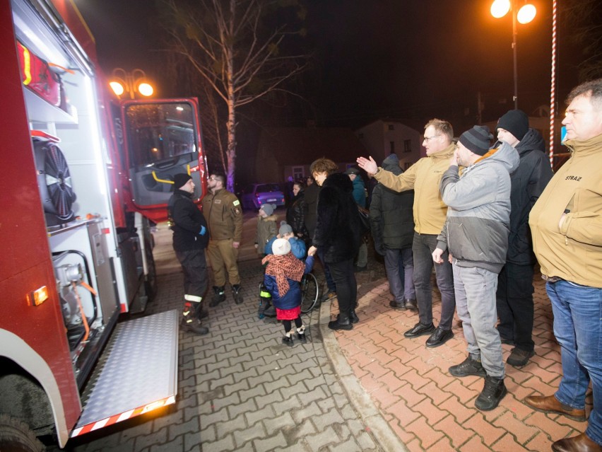 Ochotnicza Straż Pożarna w Jedlińsku ma nowy wóz! Huczne powitanie