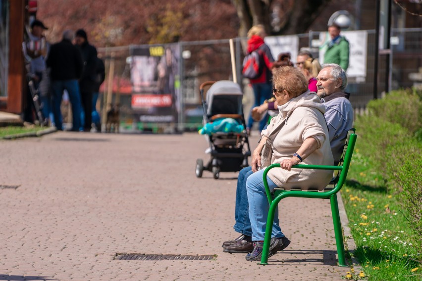 Turyści postawili na majówkę w krynickim uzdrowisku. Tłumy na ulicach [ZDJĘCIA]