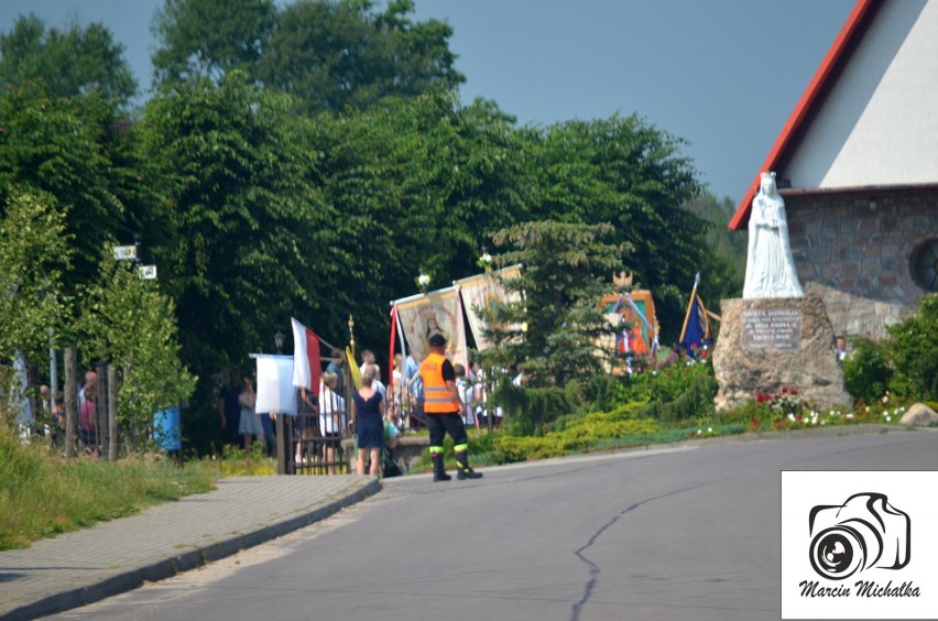 Powiat bytowski. Procesja Bożego Ciała w Nakli w gminie Parchowo (zdjęcia)