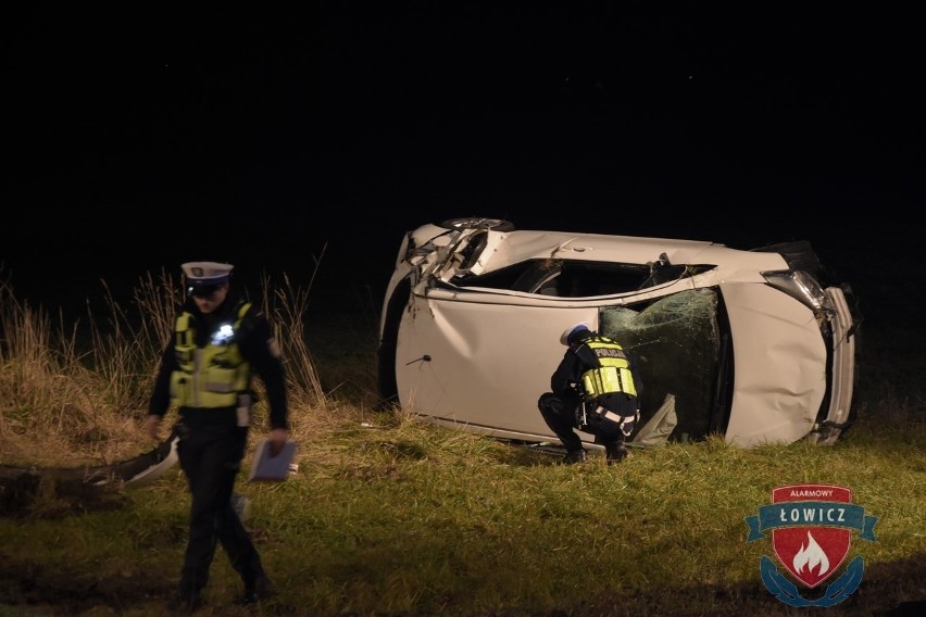 Wypadek pod Łowiczem. Nastoletnia dziewczyna została ranna [ZDJĘCIA]