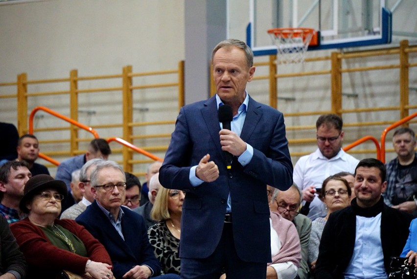 Donald Tusk przyjechał do Lublina. Politycy PiS zadali mu 10 pytań [ZDJĘCIA]