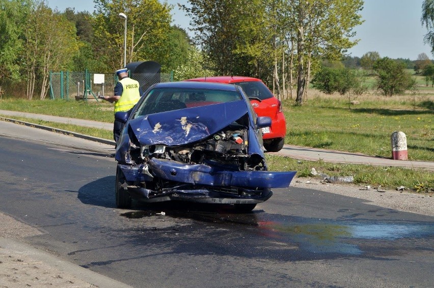 Wypadek w Wiklinie. Kobieta i jej dziecko trafili do...