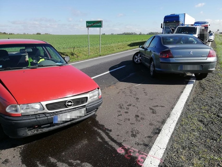 Wypadek ciężarówki i dwóch aut osobowych. Droga krajowa nr 39 zablokowana [ZDJĘCIA]