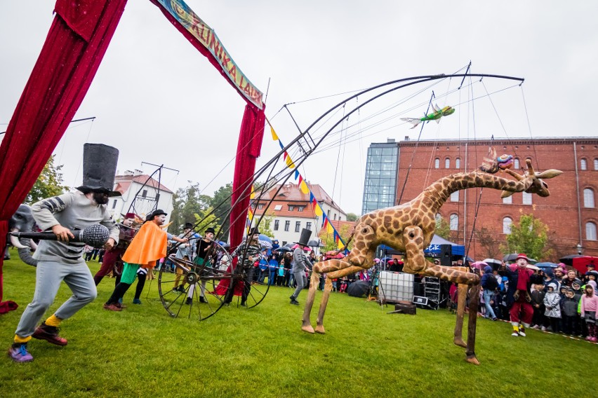 Z festiwalem „Pozytywka” cztery dni lata w Bydgoszczy będą jak z baśni w artystycznym miasteczku!