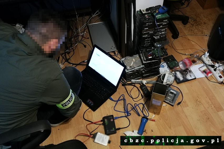 Policjanci z Rzeszowa zatrzymali 5 osób trudniących się w Internecie pornografią dziecięcą. Grozi im do lat 12 więzienia