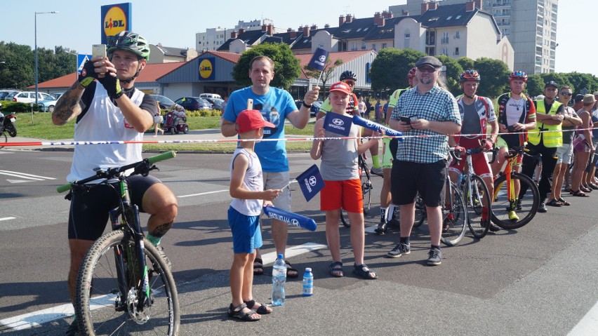 Tour de Pologne 2017 w Jastrzębiu. Kolarze mkną przed siebie