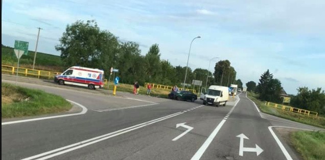 Zawady. Wypadek na drodze DK64 Jeżewo Stare - Łomża. Dwie osoby poszkodowane(zdjęcia)