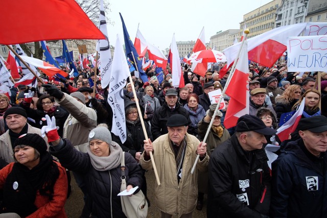 KOD manifestował na placu Wolności w obronie Trybunału Konstytucyjnego